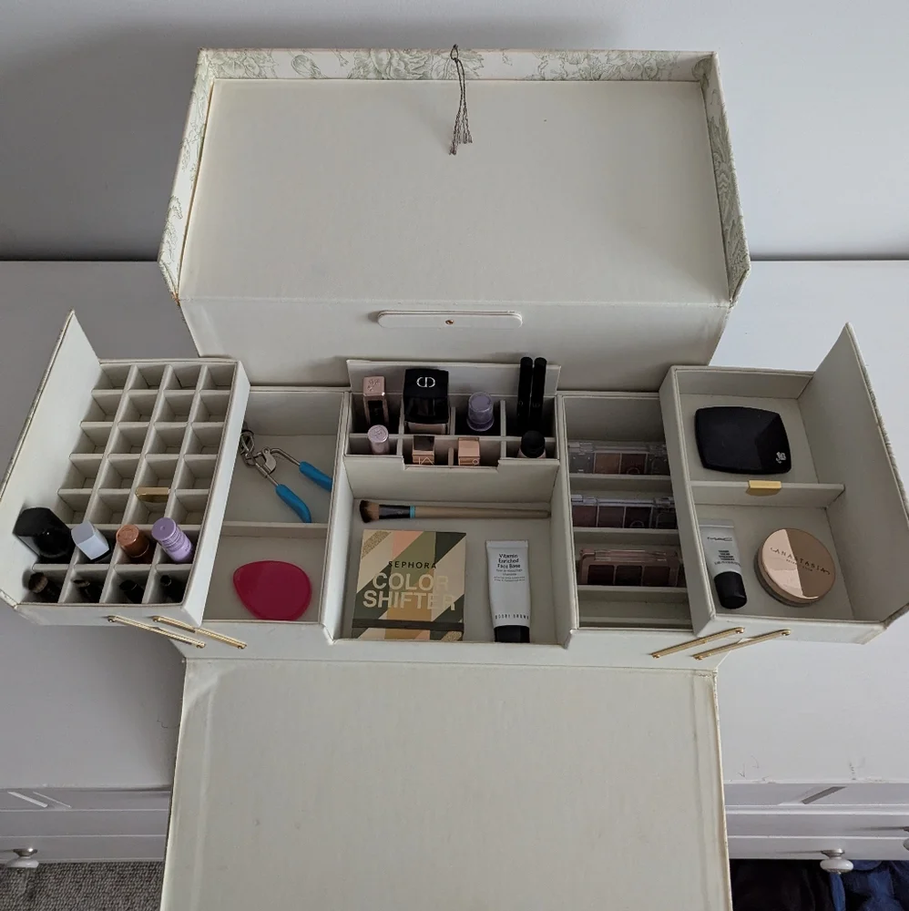 Large Floral Farmhouse Make Up Storage Container